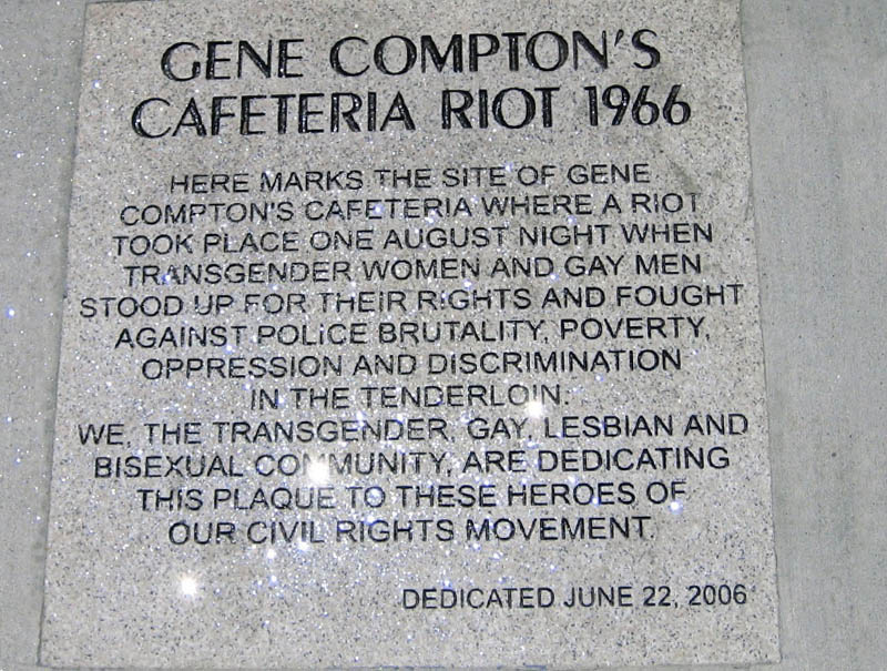 Placa conmemorativa de los disturbios de Compton.