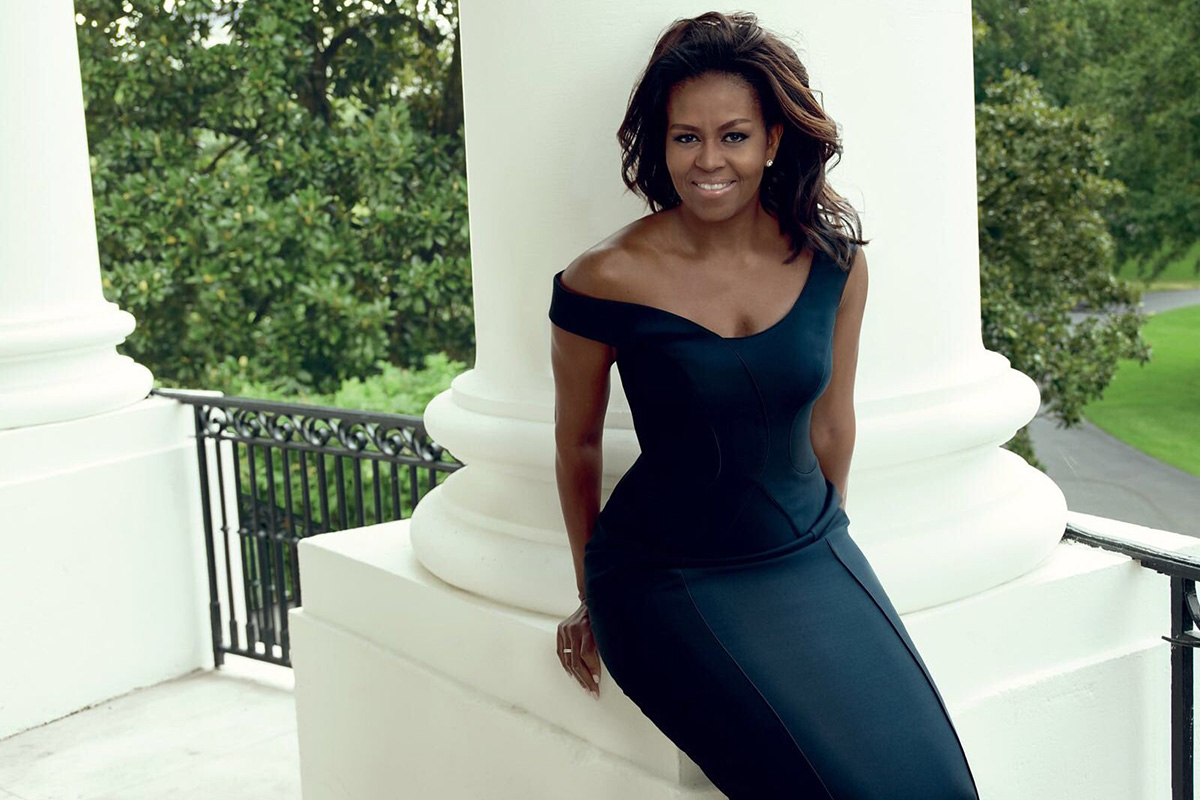 Michelle Obama enfundada en un Atelier Versace para el reportaje.